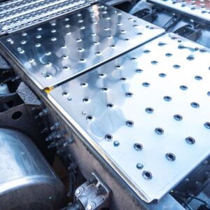 PISO ANTIDESLIZANTE PARA CHASIS TRACTO CAMIÓN  ALUMINIO